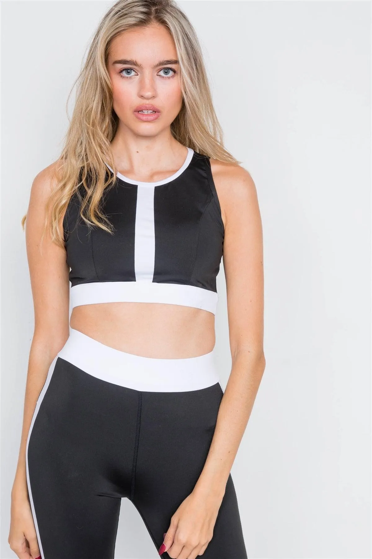 Black & White Athletic Sports Bra & Legging Set /2-2-2